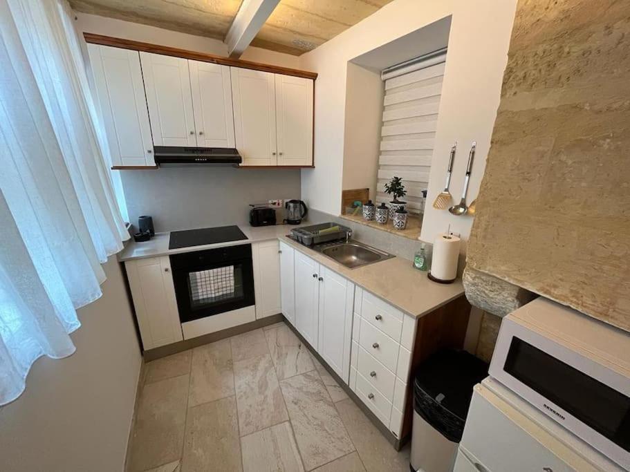 Charming 200 Year Old Cottage With Yard Żabbar 외부 사진