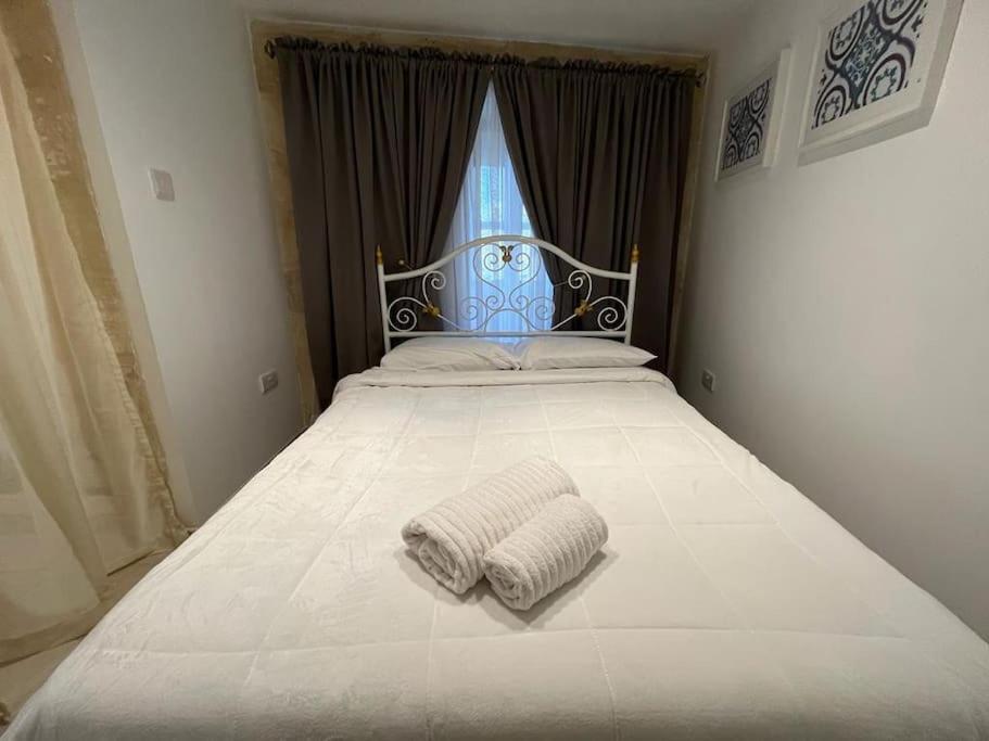 Charming 200 Year Old Cottage With Yard Żabbar 외부 사진