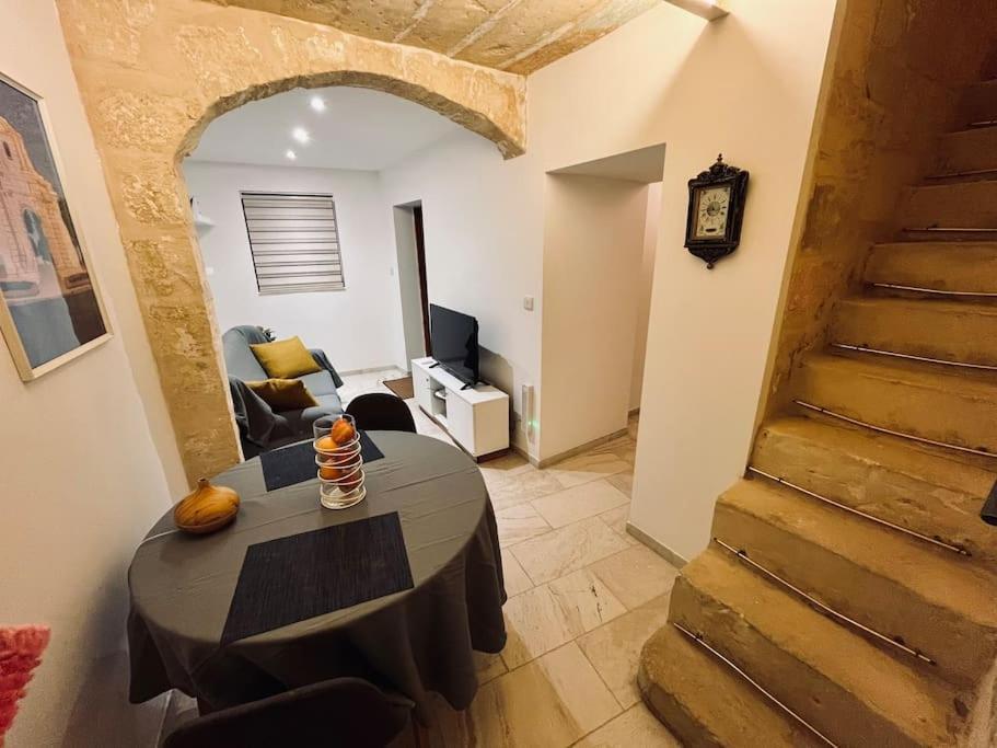 Charming 200 Year Old Cottage With Yard Żabbar 외부 사진