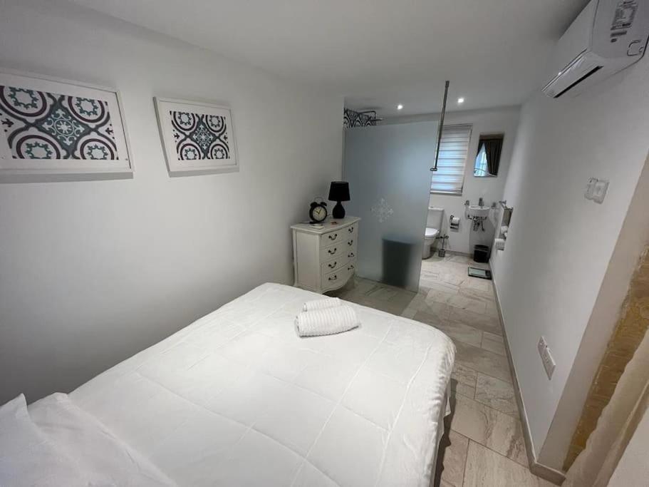 Charming 200 Year Old Cottage With Yard Żabbar 외부 사진