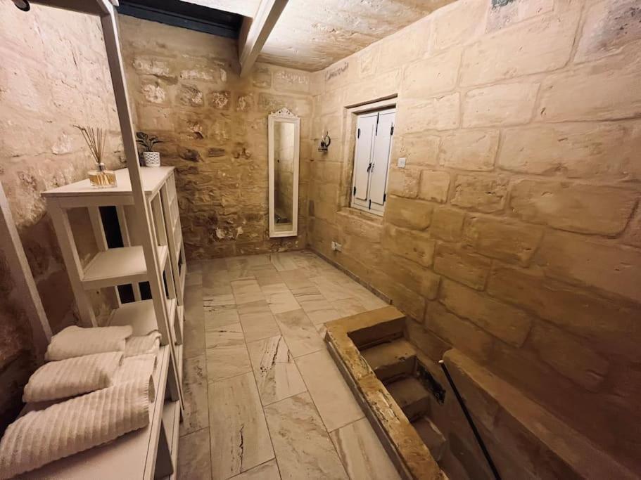 Charming 200 Year Old Cottage With Yard Żabbar 외부 사진
