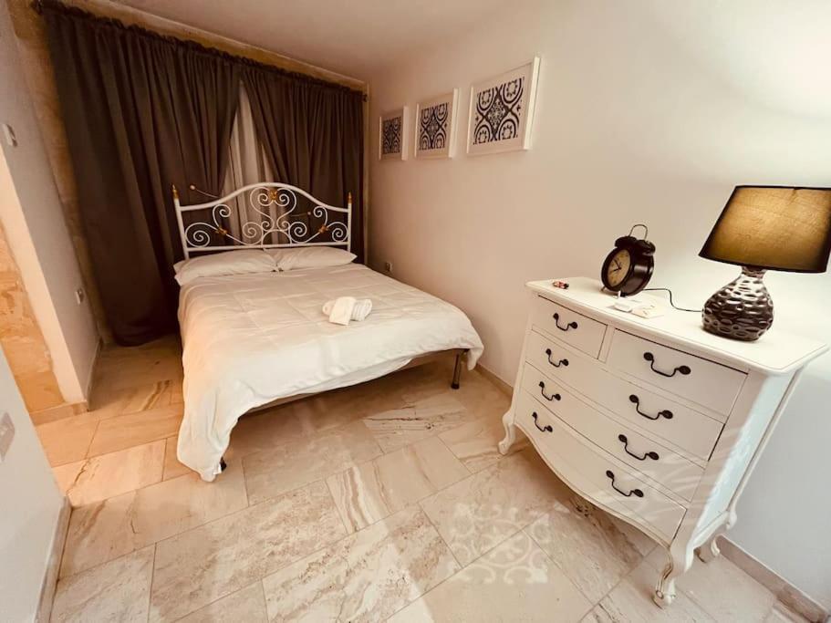 Charming 200 Year Old Cottage With Yard Żabbar 외부 사진